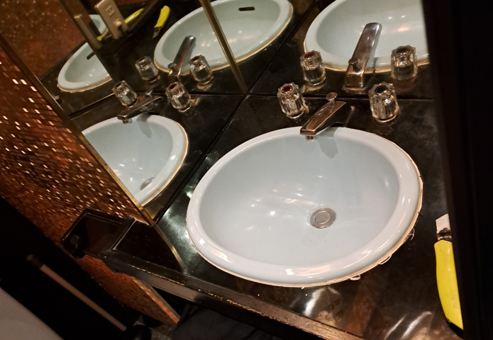 トイレ手洗い陶器交換(撤去→メラミン仕上げ→新設)