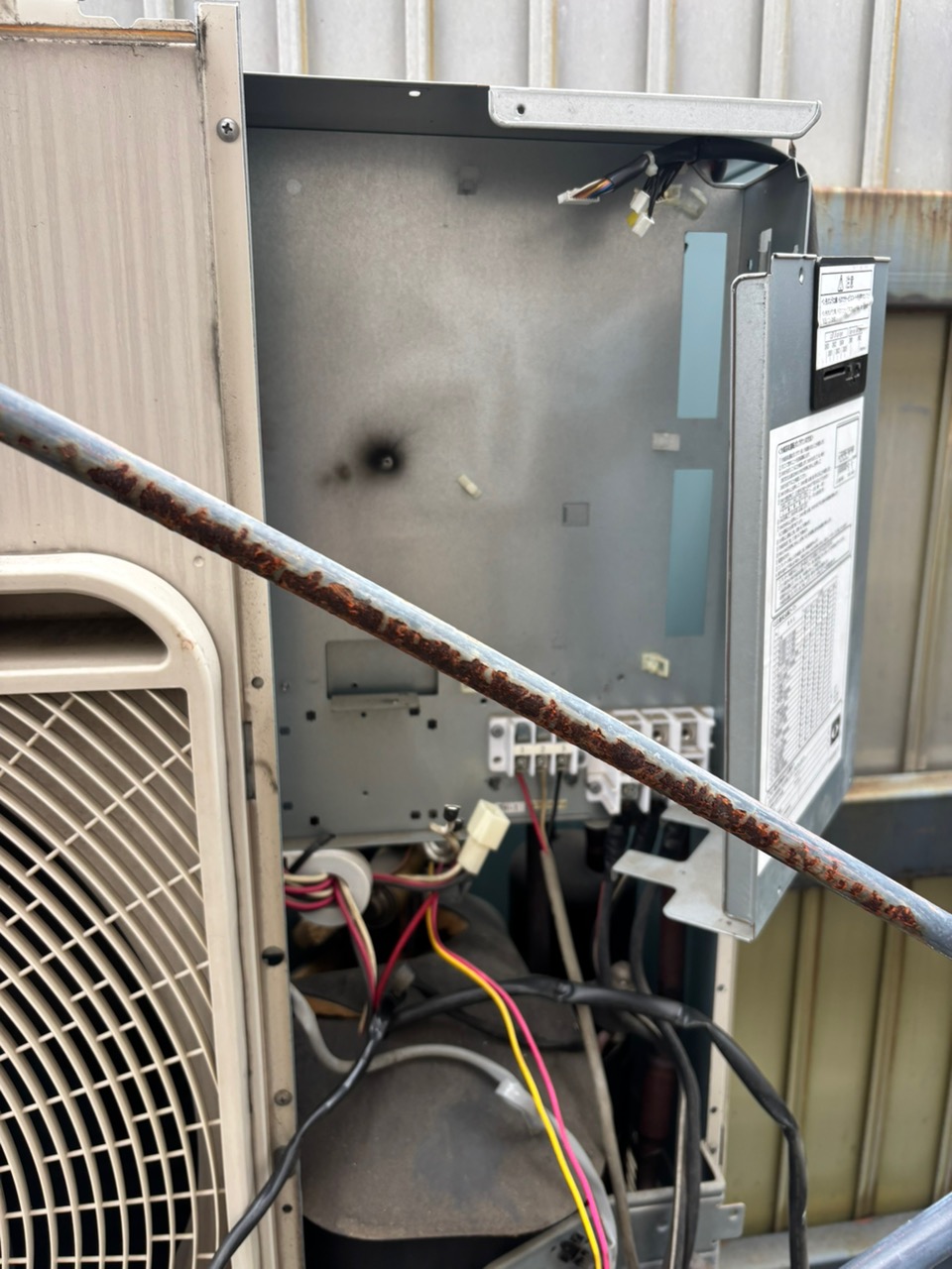 麻布のBarでの空調基盤交換