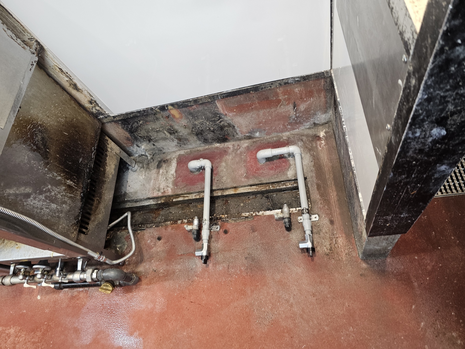 東京赤羽の飲食店様で茹麺機のガス配管修繕の為給排水切り離し再接続