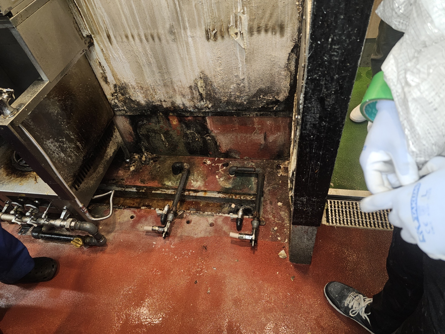 東京赤羽の飲食店様で茹麺機のガス配管修繕の為給排水切り離し再接続