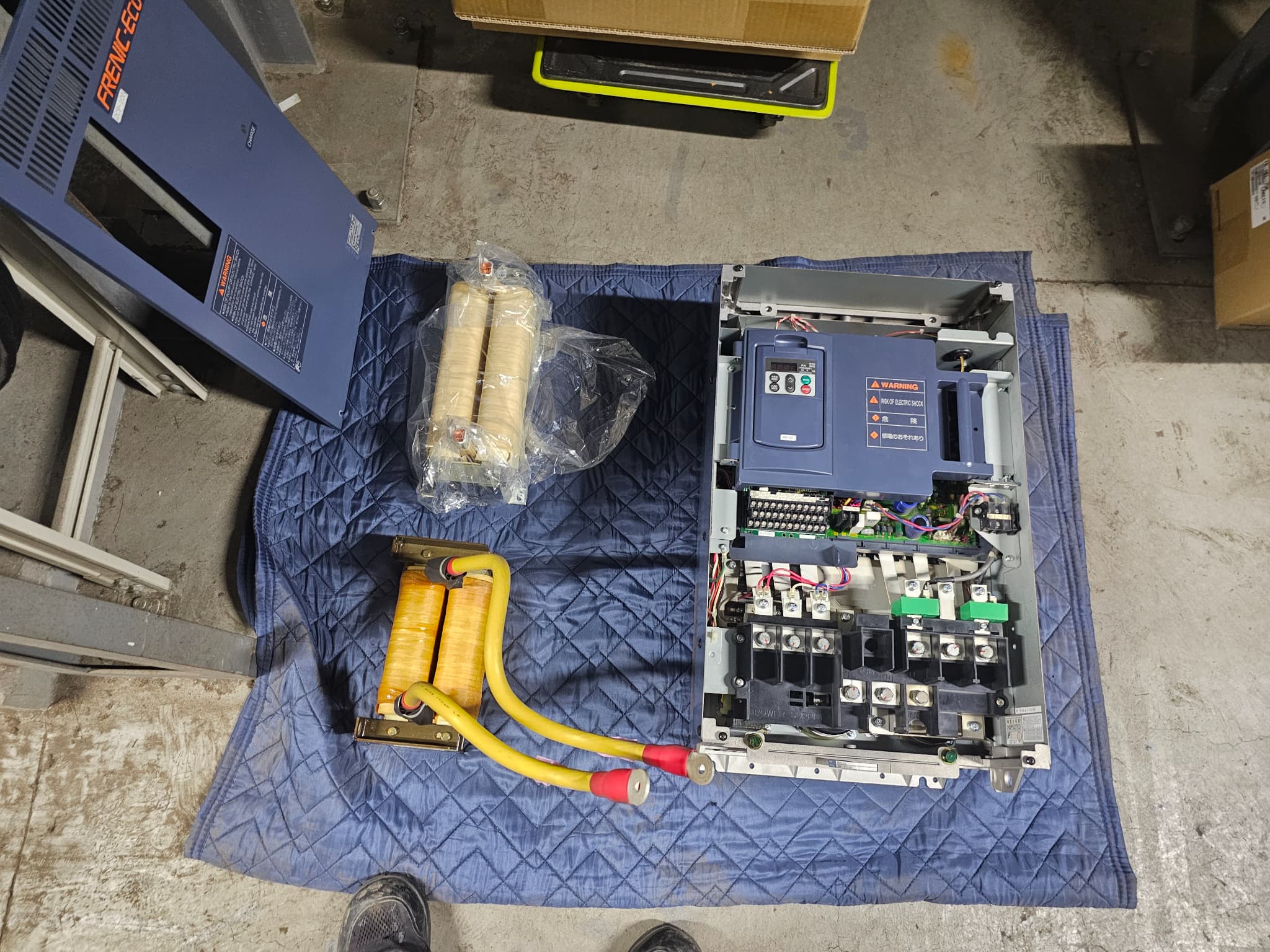 横浜データセンターインバーター交換工事