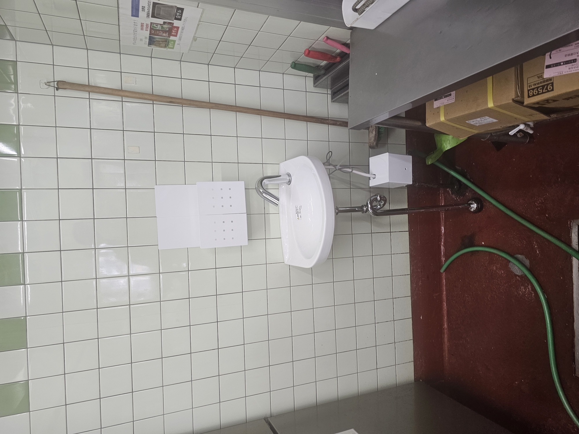 横浜大口の飲食店で保健所対応の手洗い器交換工事