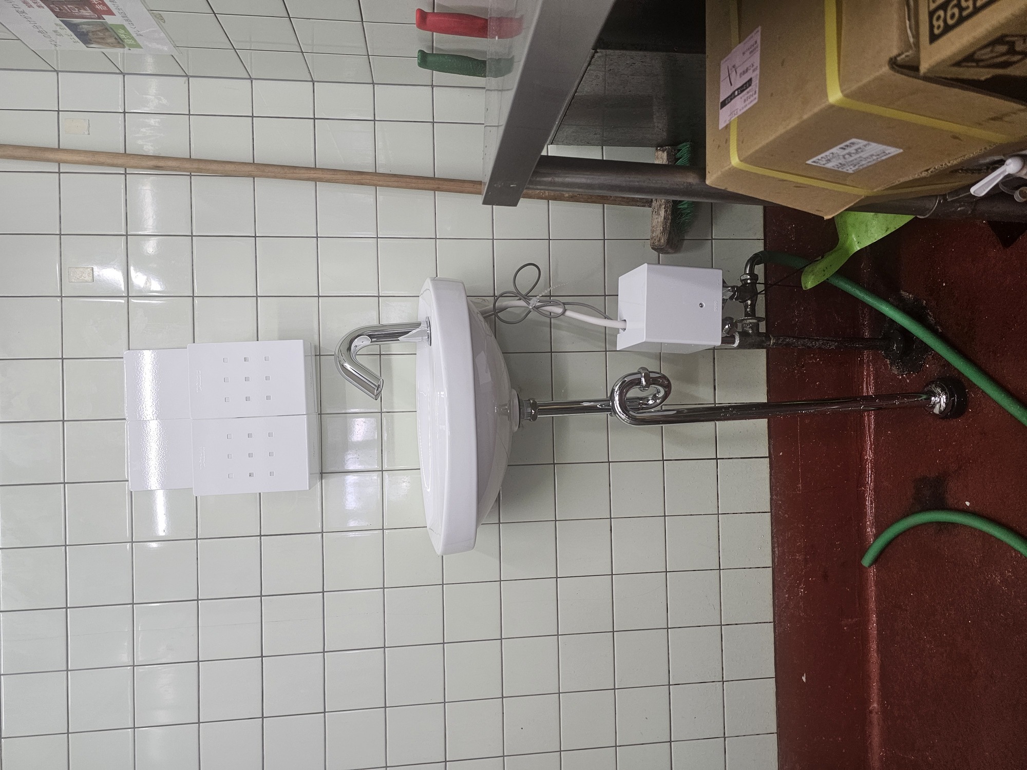 横浜大口の飲食店で保健所対応の手洗い器交換工事