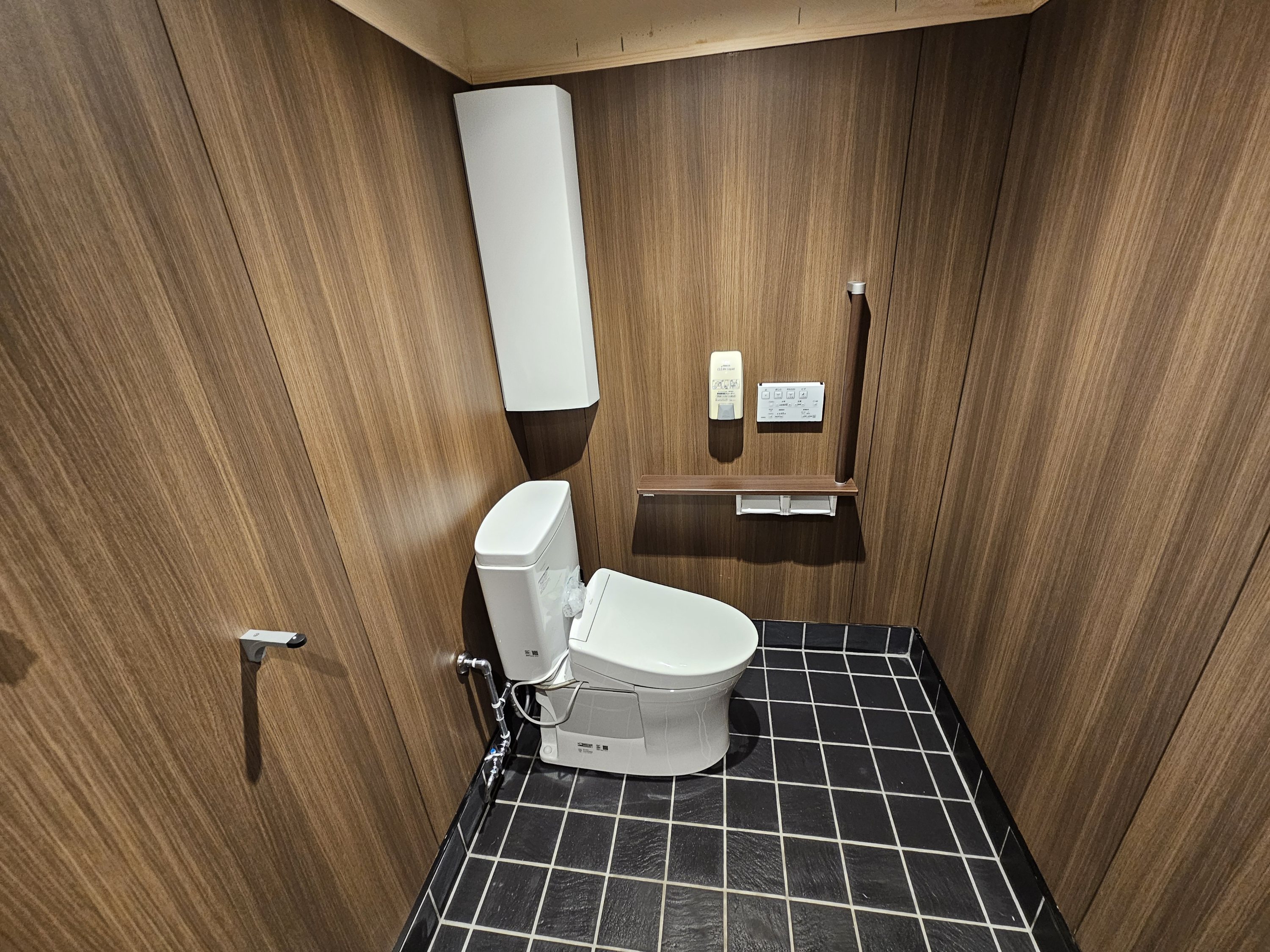 千葉市原の飲食店トイレ改装による便器交換手洗い器交換、ベビーベッド新設