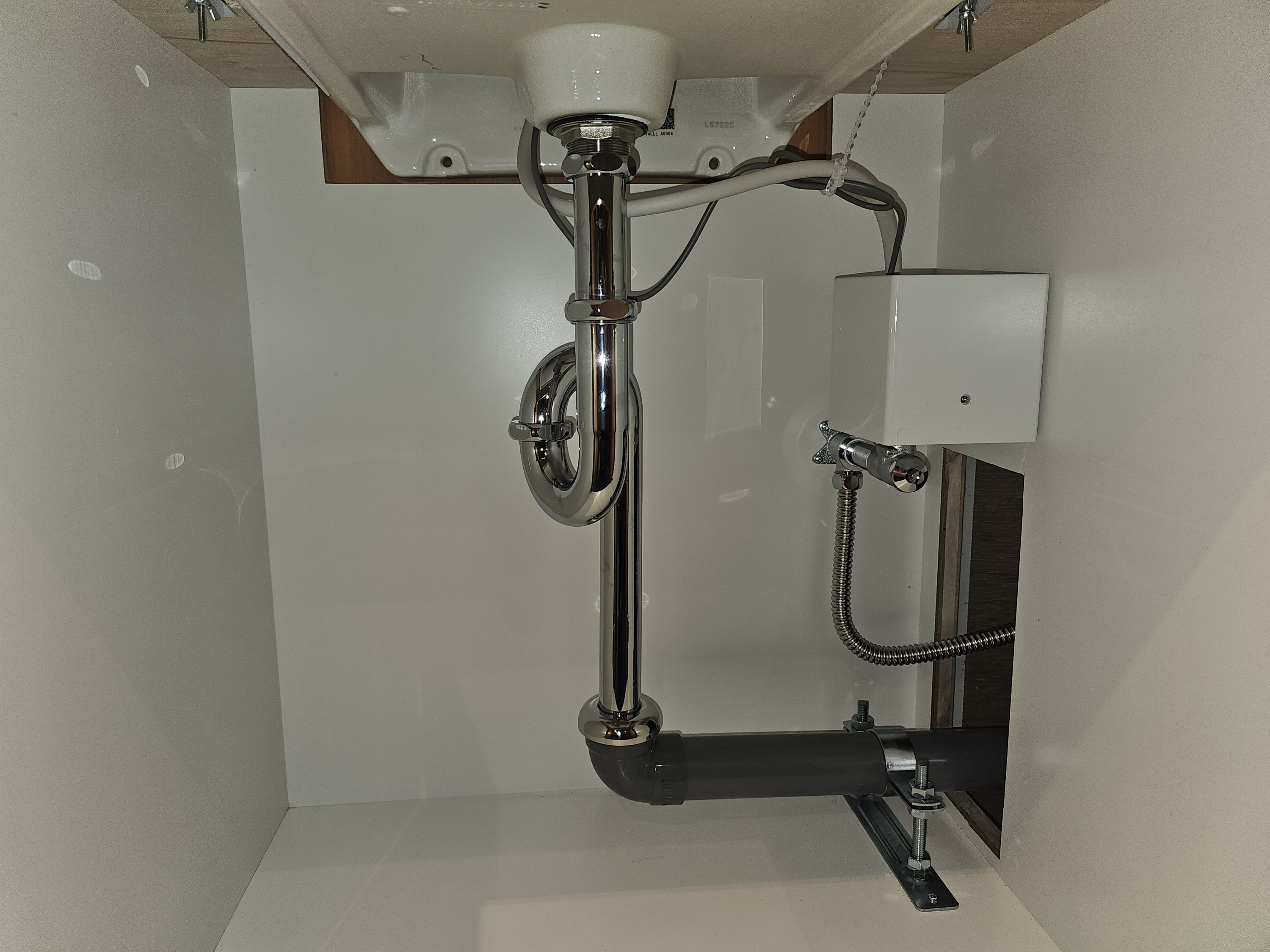 千葉柏松ヶ崎の飲食店手洗い家具交換で手洗い器交換工事