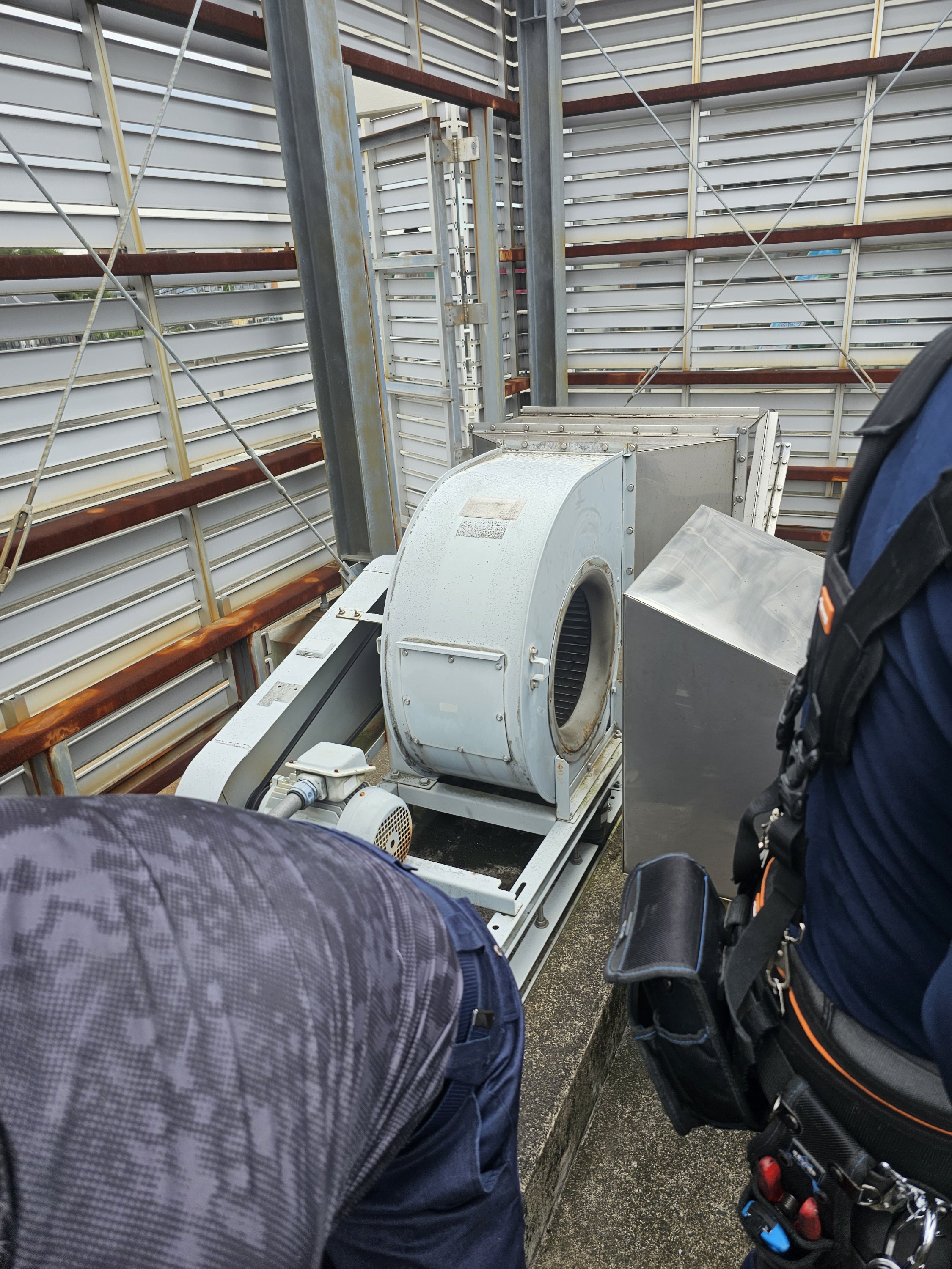 横浜市老人ホームシロッコファンのキャンパス交換工事